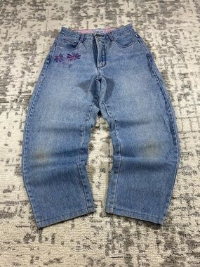Vintage Basic Line Embroidered Flowers Jeans
